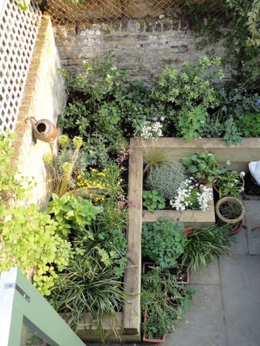 Timber sleepers for raised beds – Garden Design by Antonia Schofield